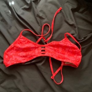 JOLYN flowerpower print tomcat top